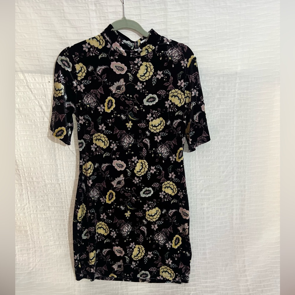 Current Project Floral Velvet Mock Neck Short Sleeve Dress Black/Purple Size M